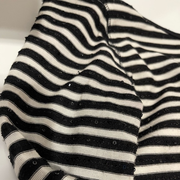 EXPRESS | BLACK AND WHITE STRIPED SEQUIN DRESS WITH 3/4 SLEEVES | SIZE S - Picture 5 of 8